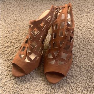 Tan BCBG tie back heel